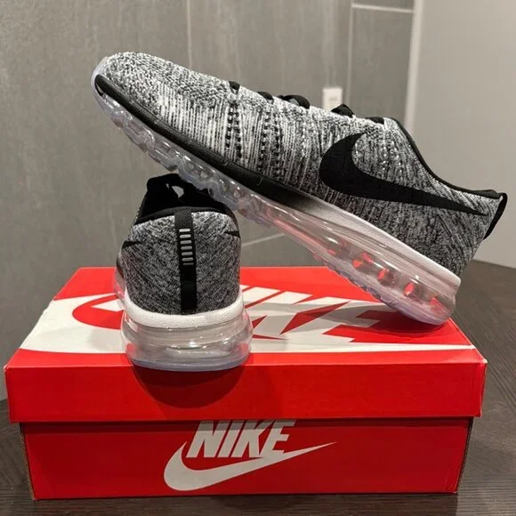 Men’s Nike Flyknit Max - Picture 2 of 4